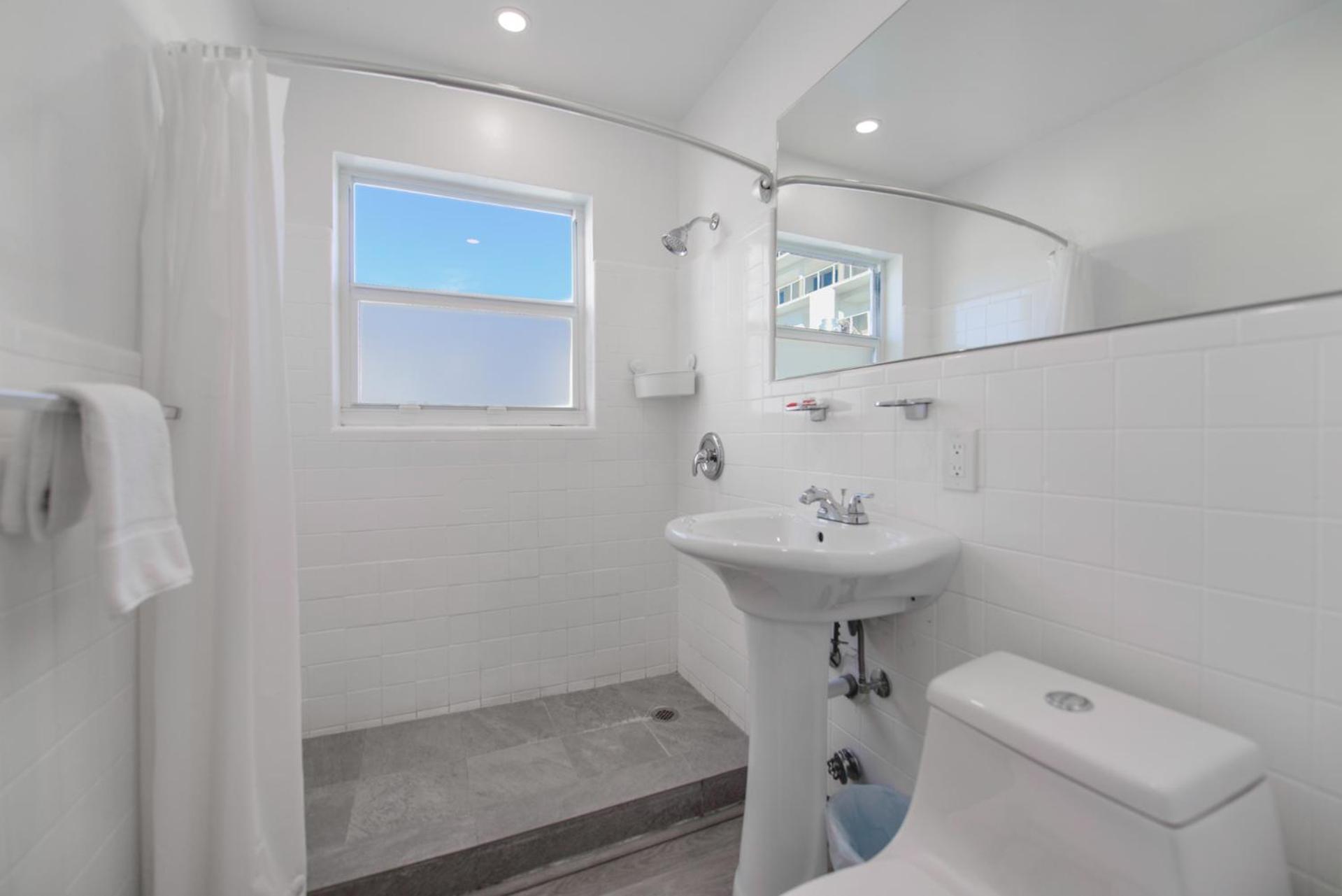 Spacious Studio With Balcony And Parking At The Beach -M46 할리우드 외부 사진
