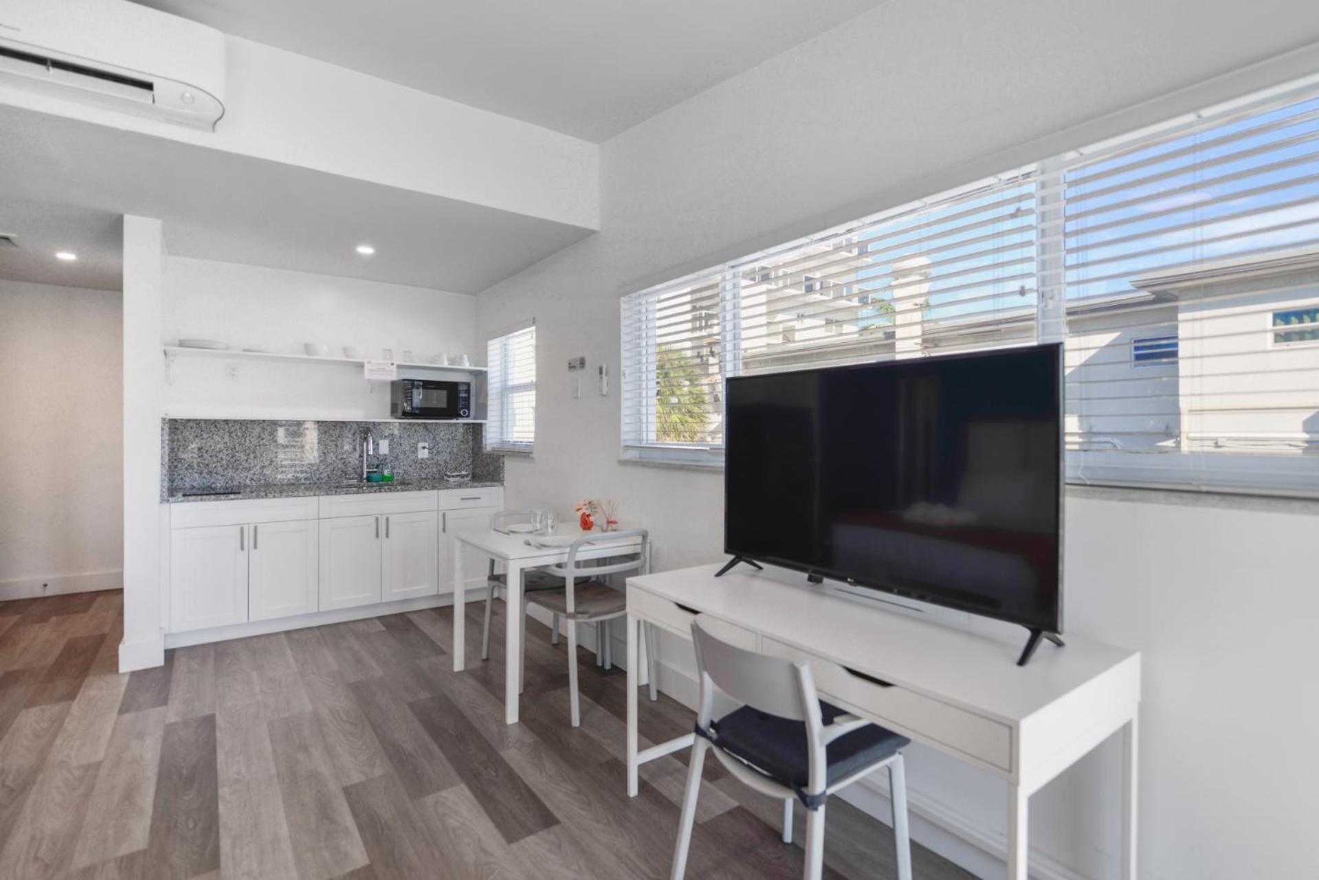 Spacious Studio With Balcony And Parking At The Beach -M46 할리우드 외부 사진